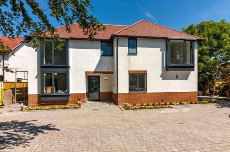 Block Paving in Worthing : Block paving driveway with edging and flower beds