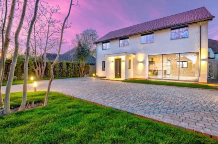 Block Paving Driveway in Worthing : Block paving driveway modern clean finish with new crossover